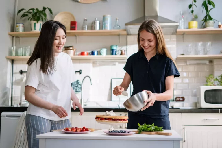 Dlaczego warto postawić na meble kuchenne z lokalnej pracowni?